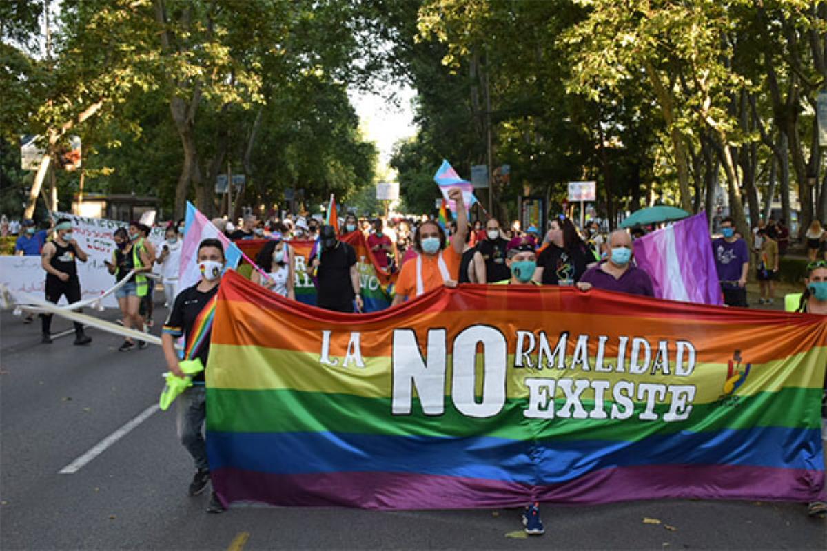 La asociación Orgullo Vallekano se ha manifestado con motivo del Día Internacional del Orgullo LGTBI
