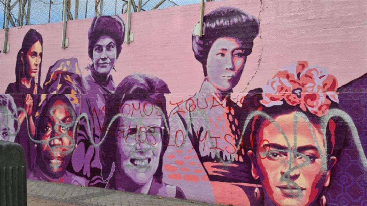 El pasado agosto fue restaurado tras haber 'despertado' el 8-M con los rostros de las mujeres cubiertos de pintura negra 