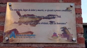 La placa atacada homenajea a aquellos ejecutados en la tapia del cementerio de Alcalá de Henares 