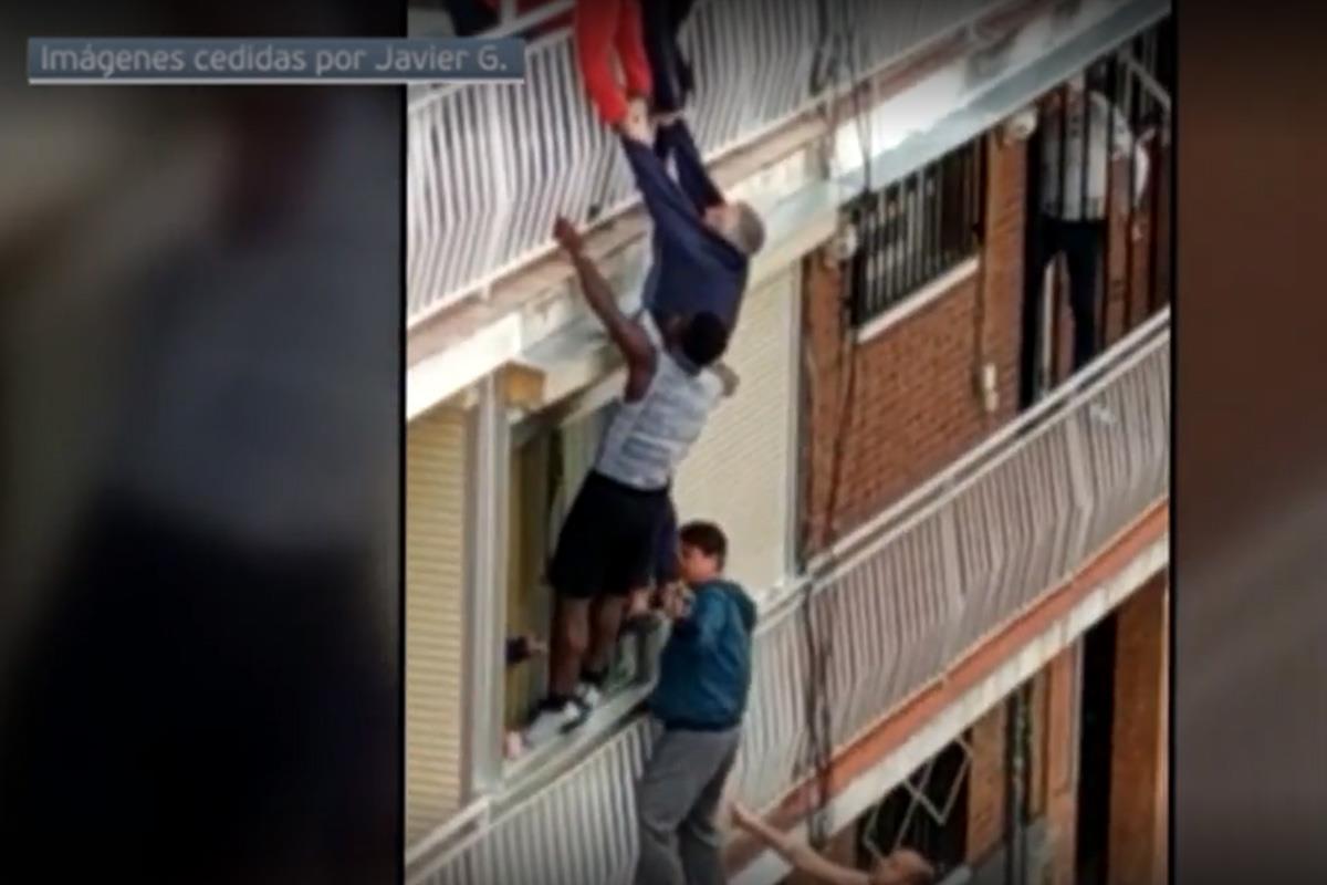 El confinamiento no ha servido de excusa para rescatar a su vecino 