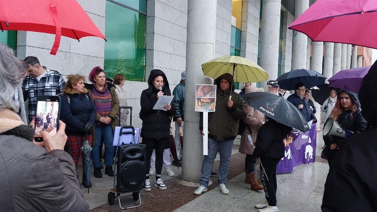 Al rededor de 200 personas manifestaron su enfado por las calles de la localidad 
