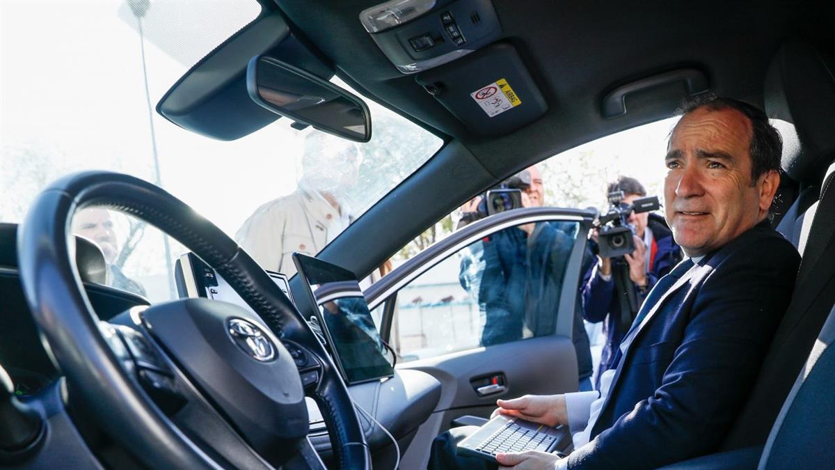 Carabante visita el parque de limpieza de Carabanchel para informar de los detalles de este proyecto pionero en España en el ámbito de las políticas medioambientales
