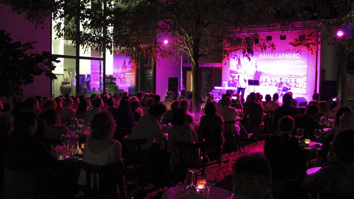 El público asistente podrá disfrutar de la mejor música maridada con los caldos de la localidad y un picoteo 