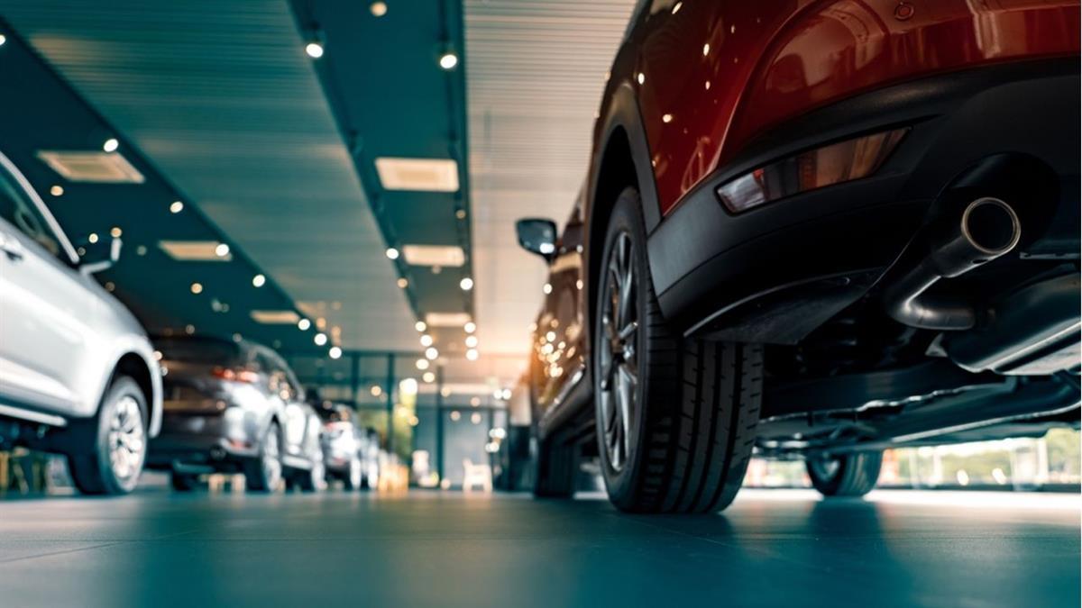 En marzo se vendieron 130.340 turismos, de los cuales más del 20 % fueron electrificados, impulsando el crecimiento del mercado automovilístico español.