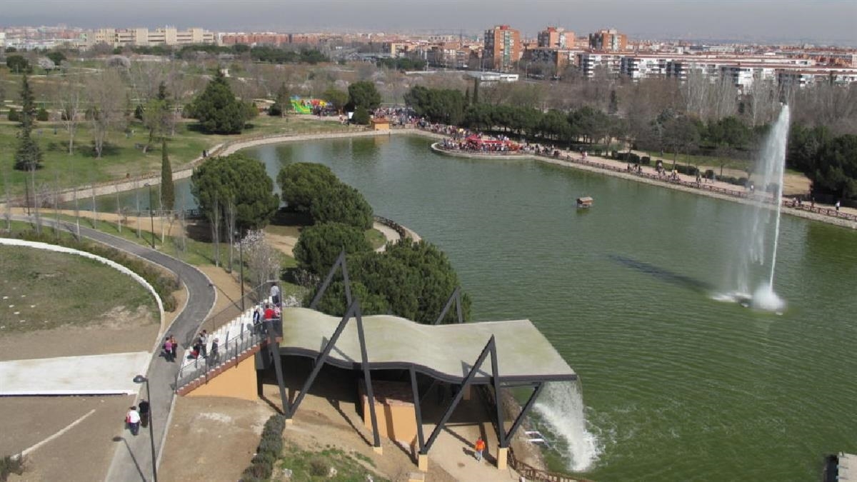 Ya está instalada ‘La terraza del lago’ con restauración que completará la experiencia cultural
