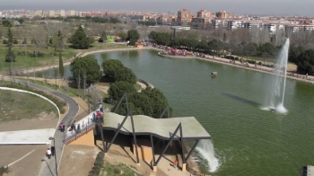 Ya está instalada ‘La terraza del lago’ con restauración que completará la experiencia cultural
