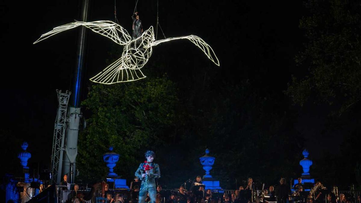 Con la participación de más de 7.000 personas con un espectáculo de La Fura dels Baus