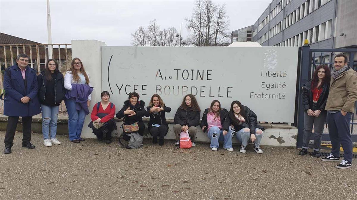 Varios estudiantes del IES Isidra de Guzmán han viajado a la ciudad francesa de Montauban para intercambiar experiencias con alumnos con diversidad funcional 