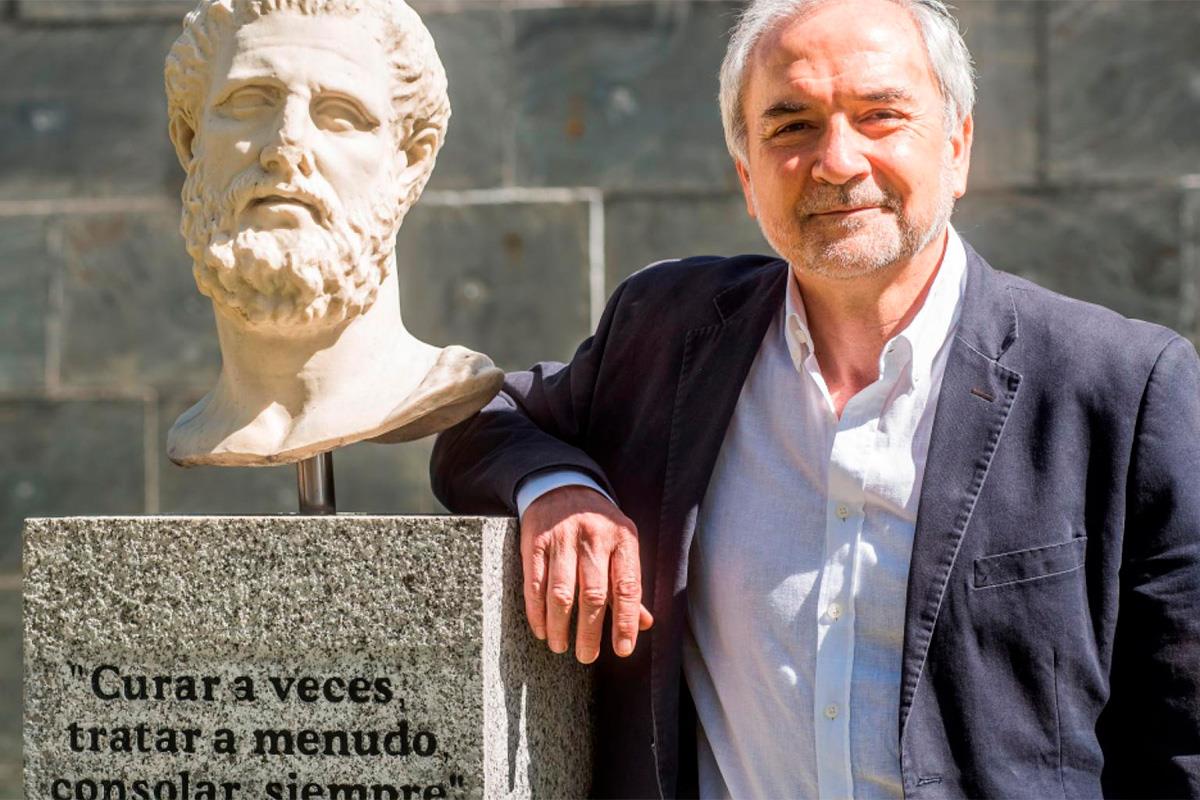 El centro cuenta con cinco profesores titulares de la universidad