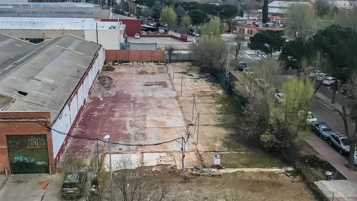 El Ayuntamiento aprueba construir un aparcamiento en la parcela donde se iba a instalar la Plenoil