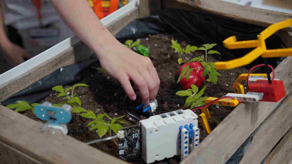 Esta iniciativa tiene como objetivo fomentar las vocaciones científicas y tecnológicas entre los estudiantes