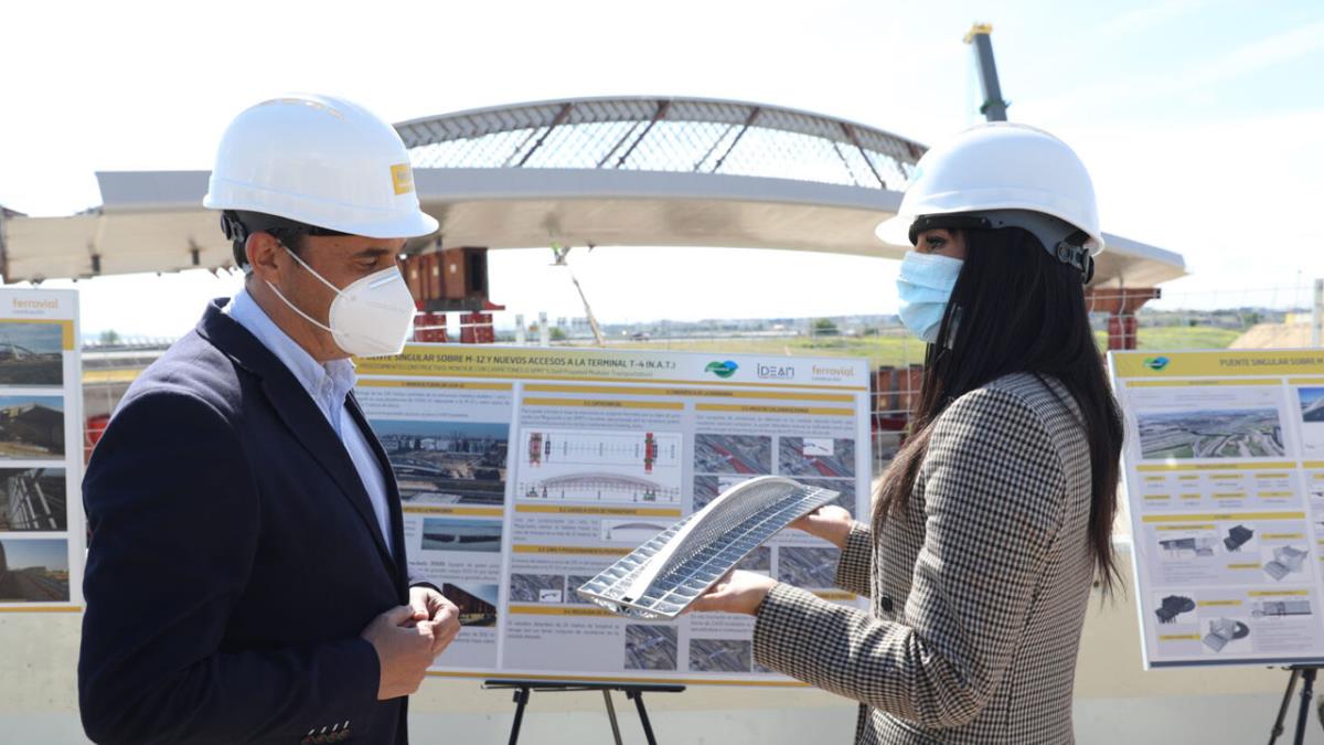 La vicealcaldesa madrileña presenció la obra de la infraestructura que unirá el aeropuerto Adolfo Suárez con el barrio de Valdebebas