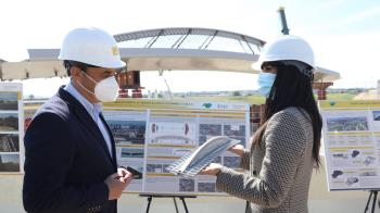 La vicealcaldesa madrileña presenció la obra de la infraestructura que unirá el aeropuerto Adolfo Suárez con el barrio de Valdebebas