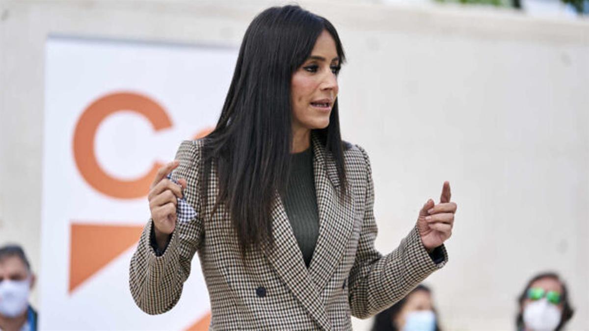 La vicealcaldesa de Madrid ha reafirmado su compromiso con el partido y ha sentenciado que "quien no quiera, que se aparte" 