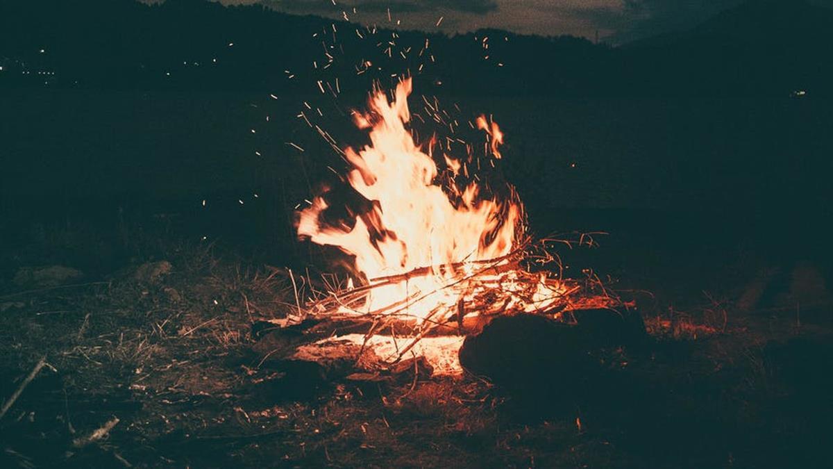 Una vieja tradición arraigada en la localidad en la que el fuego es el gran protagonista