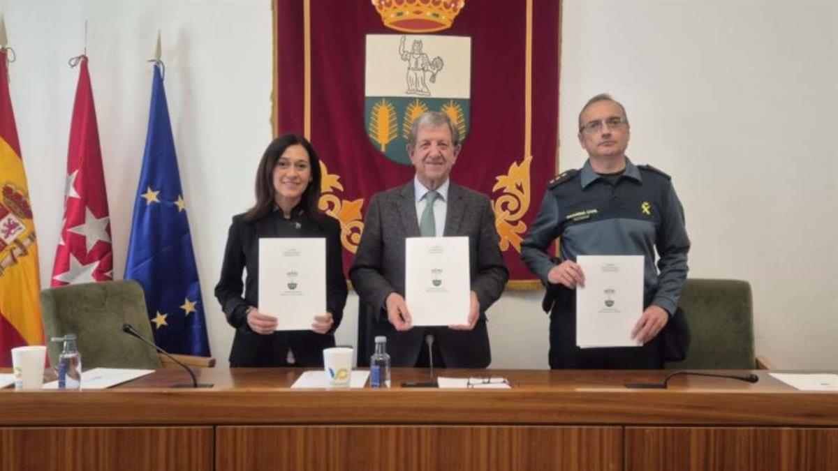 El alcalde recuerda que el municipio está muy comprometido con la lucha contra la violencia de género