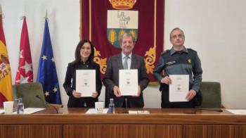 El alcalde recuerda que el municipio está muy comprometido con la lucha contra la violencia de género