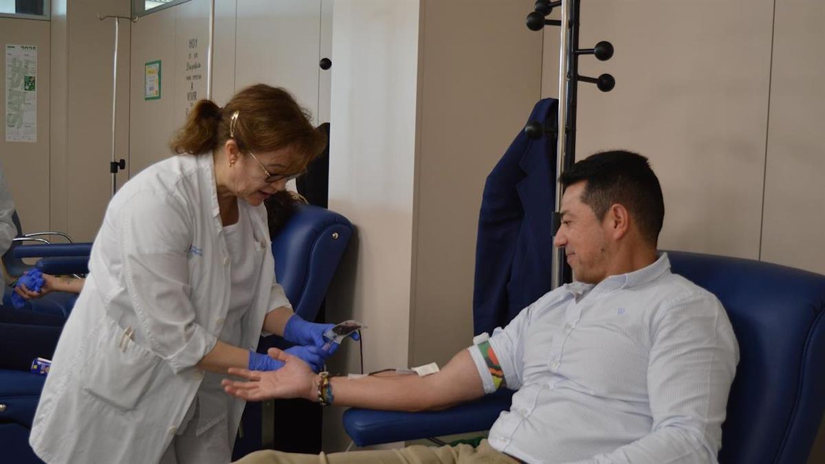 El alcalde de Humanes pudo conocer el Servicio de Laboratorio y Análisis Clínicos