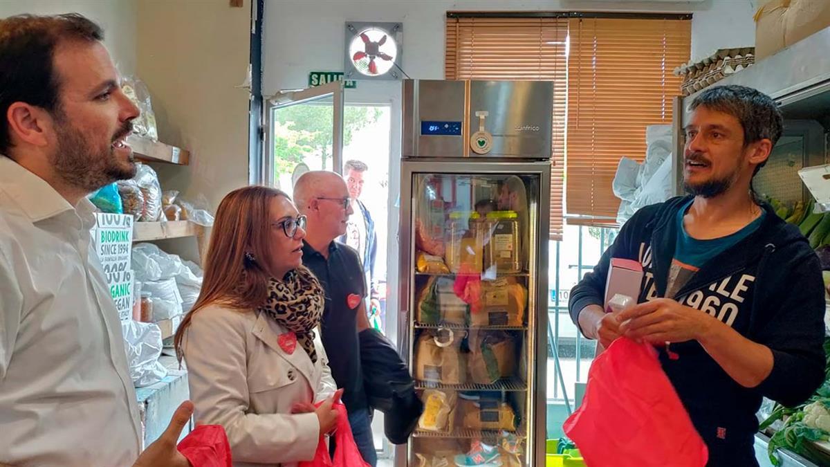 Fue recibido por algunos de los agricultores que trabajan en la zona cultivando productos de proximidad