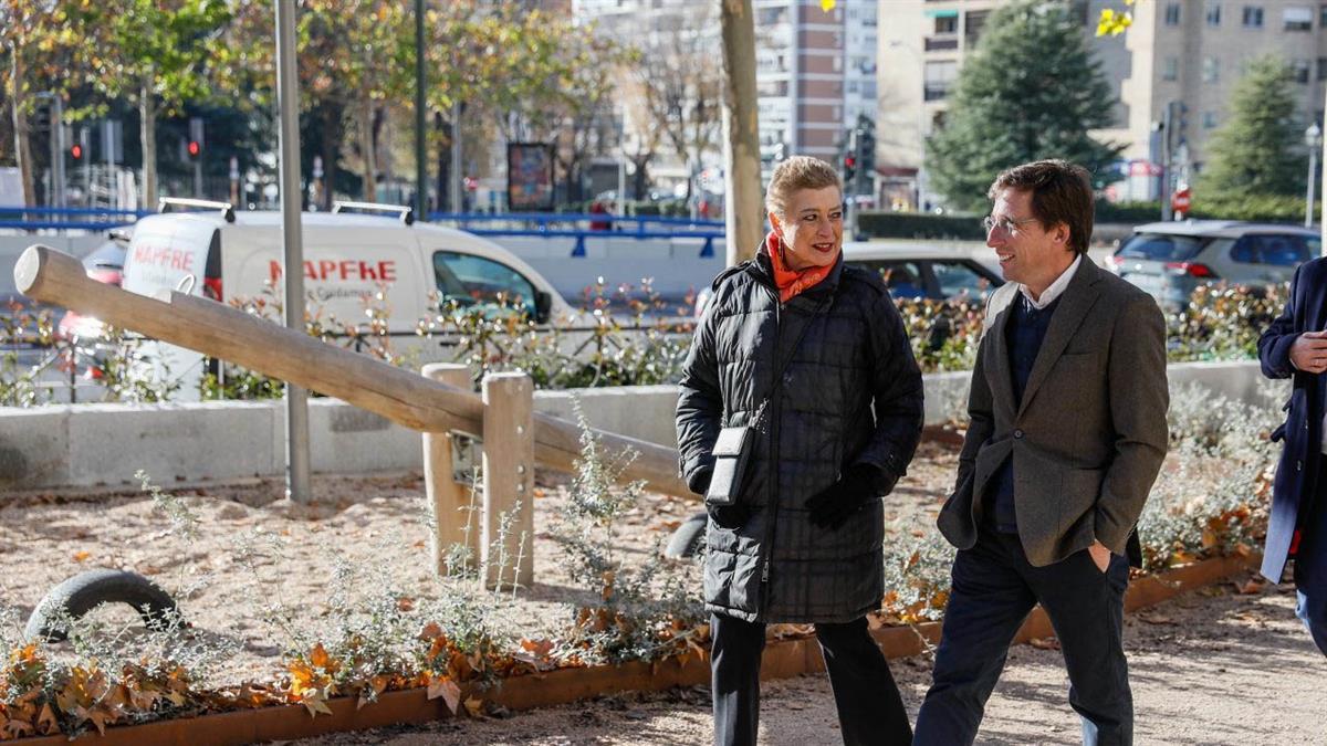 El alcalde ha visitado la remodelación de esta importante arteria de Fuencarral-El Pardo