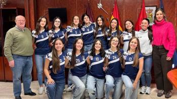 El alcalde y la concejala de Deportes han recibido al equipo cadete femenino 