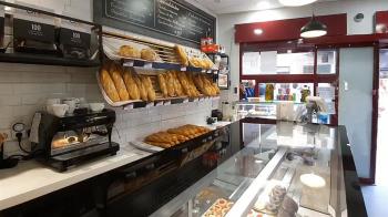 El secretario general del PP de Madrid ha visitado comercios de Getafe junto al portavoz popular