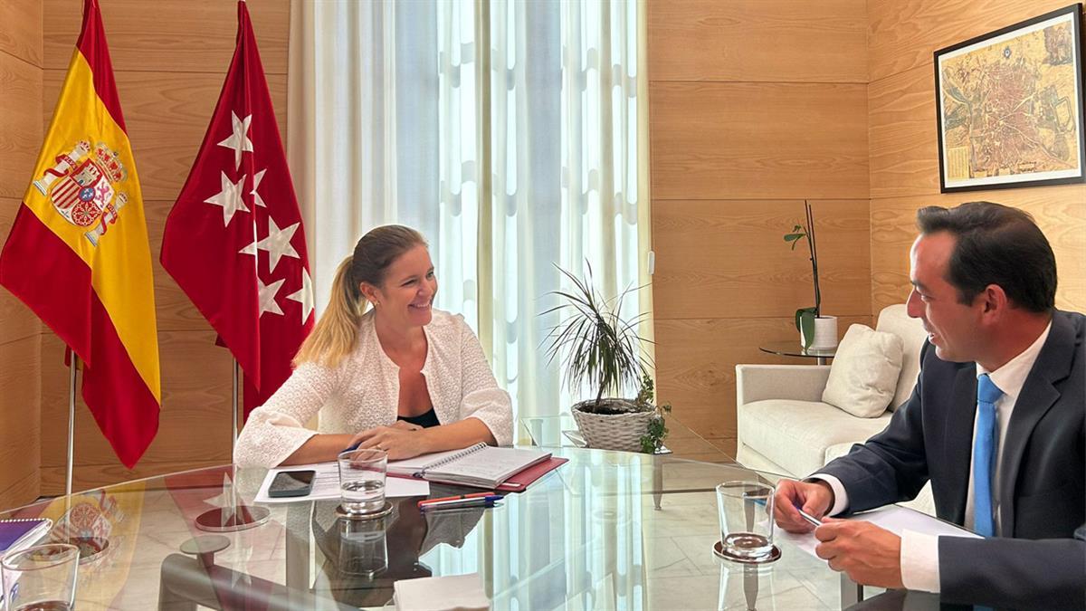 El PP de Parla ha mantenido una reunión con la  consejera de Familia, Juventud y Asuntos Sociales, Ana Dávila