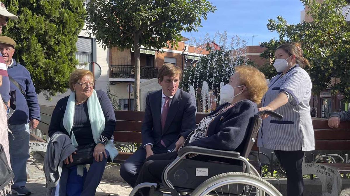 El alcalde de Madrid visita nuestra ciudad para conocer sus necesidades de primera mano
