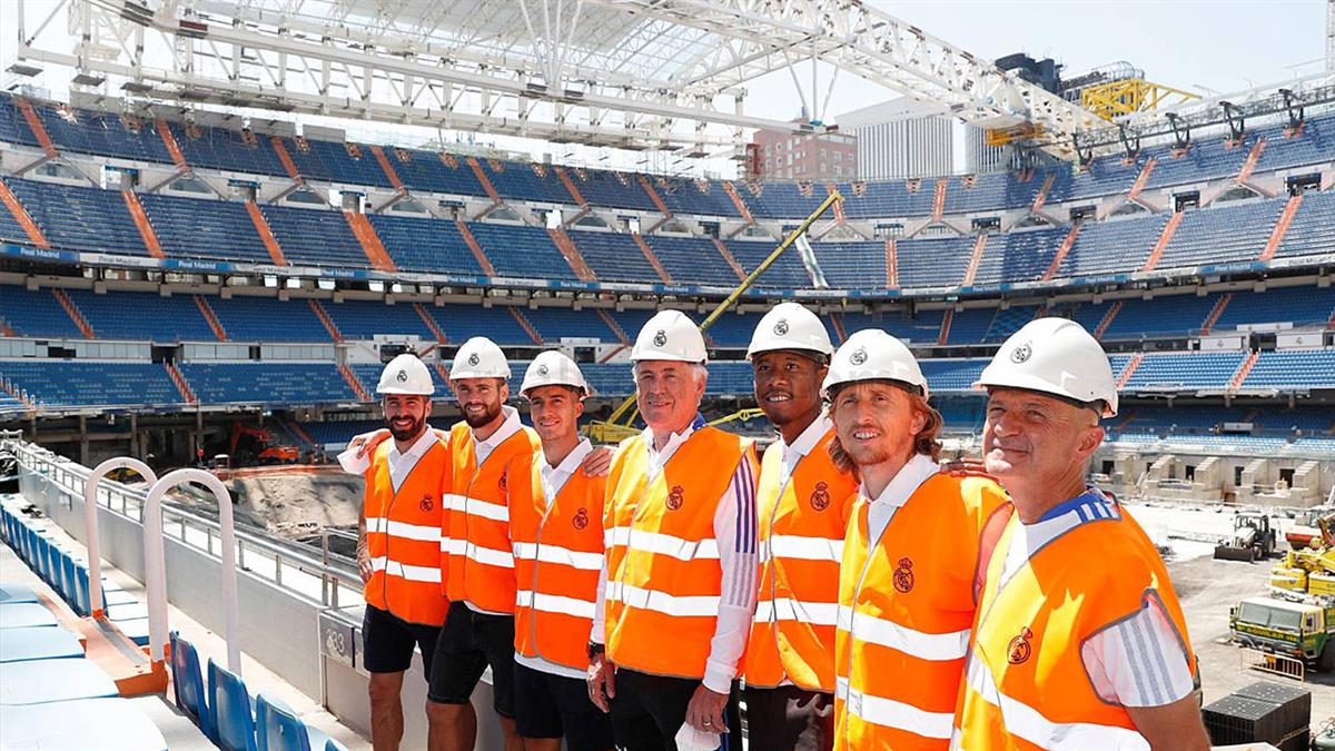 Nacho Fernández, Alaba, Modric, Carvajal, Lucas Vázquez y Ancelotti se han acercado