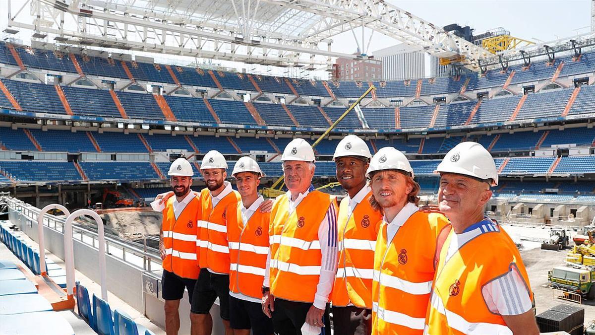 Nacho Fernández, Alaba, Modric, Carvajal, Lucas Vázquez y Ancelotti se han acercado