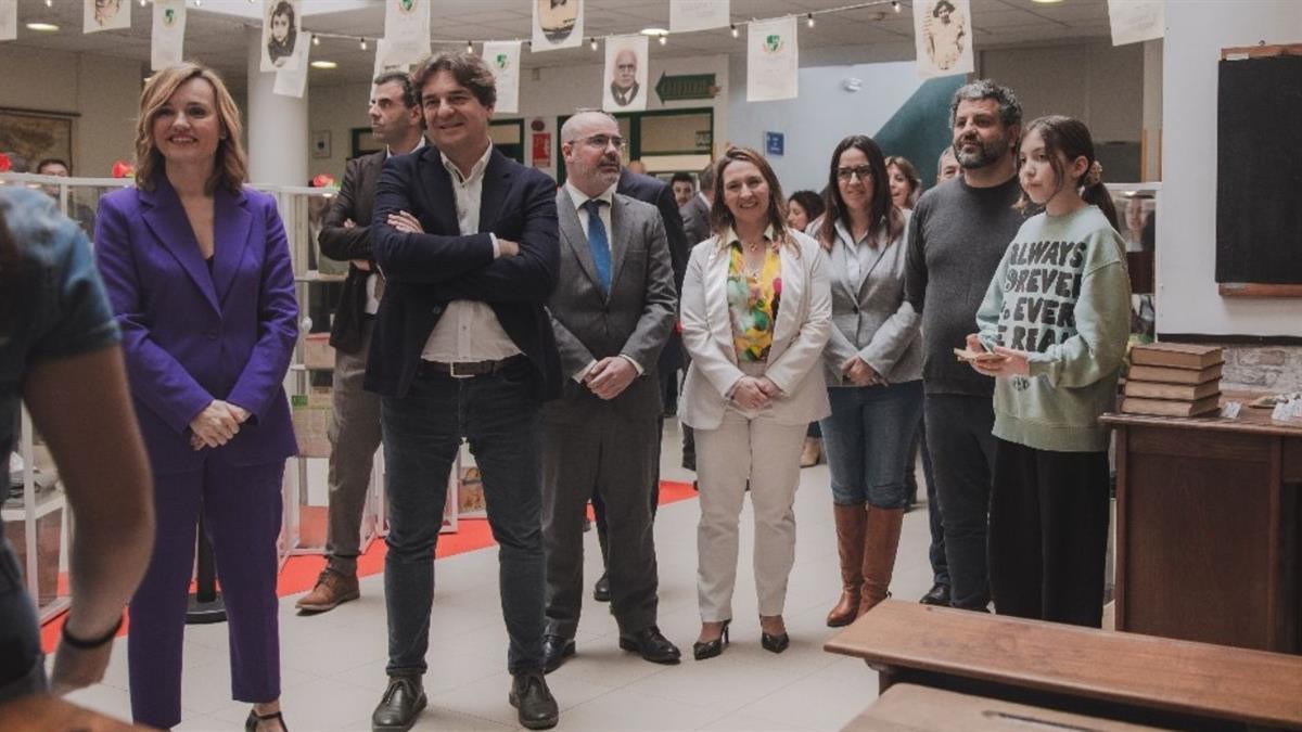 La ministra de Educación, Formación Profesional y Deportes visitó la exposición este miércoles 14 de febrero