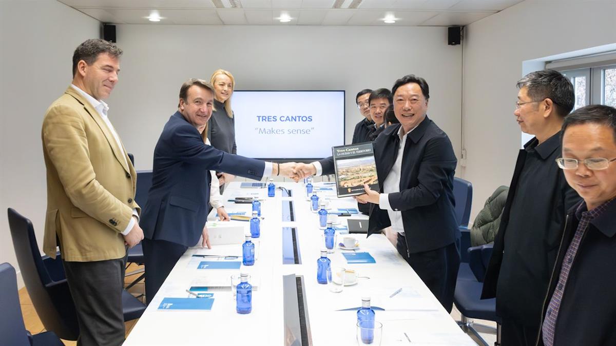 Miembros del Gobierno Chino y empresarios del condado de Zhushan fueron recibidos por el alcalde Jesús Moreno