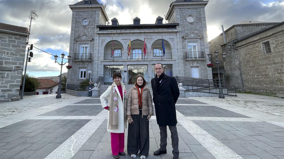 Los restos históricos, arqueológicos y etnográficos de la Sierra de Guadarrama han dejado impresionada a la consejera de Cultura, Turismo y Deporte