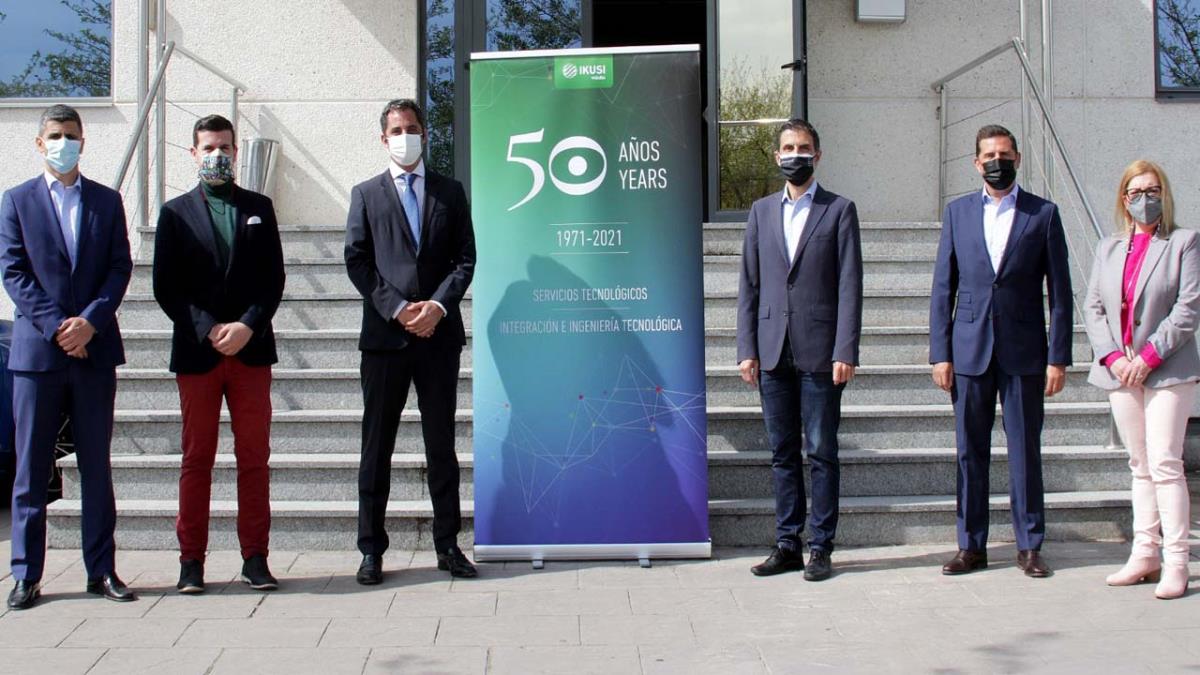 El alcalde complutense y el concejal de Innovación Tecnológica acuden al complejo para conocer el funcionamiento de la empresa