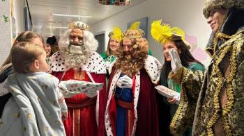 El Hospital se despidió de las fiestas con la visita de los Reyes Magos 