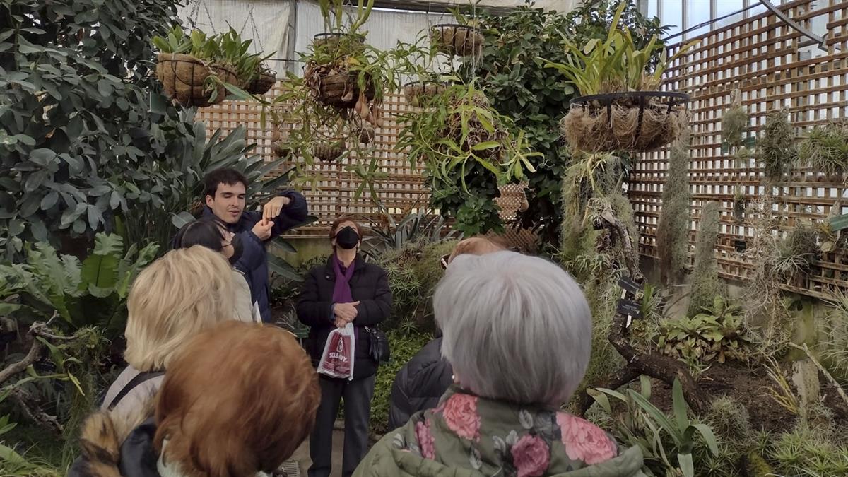 Los ancianos han visitado sus instalaciones en buggies eléctricos