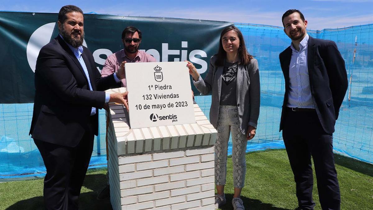 La alcaldesa, Raquel Jimeno, estaba en la puesta de la primera piedra que la promotora inmobiliaria privada Asentis ha realizado