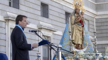 Durante la misa en honor a la patrona de Madrid, en el 75º aniversario de su coronación canónica, donde ha renovado el Voto de la Villa