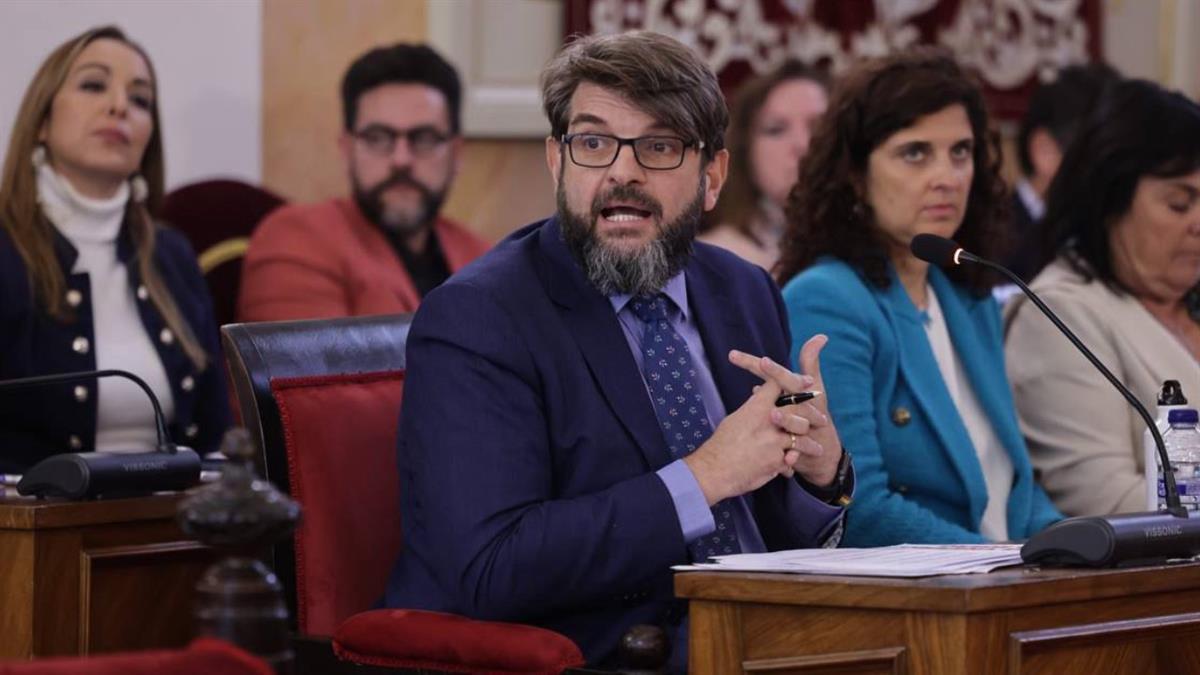 VOX denuncia la actitud evasiva y la falta de transparencia del PSOE en la comisión de investigación