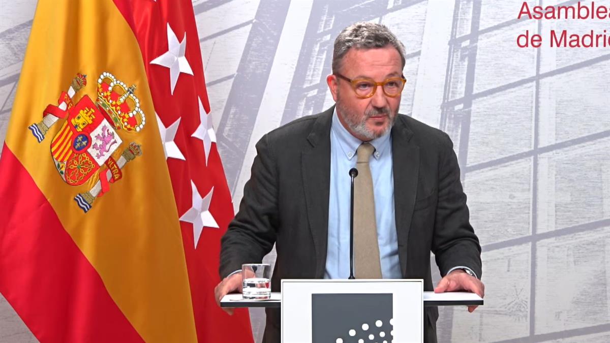 Acusa a Ayuso de hacer “caso omiso al compromiso” de reducir el número de escaños