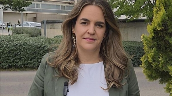 La formación asegura que la falta de recursos sociales está provocando que las salas de espera del centro hospitalario se conviertan cada noche en refugios improvisados