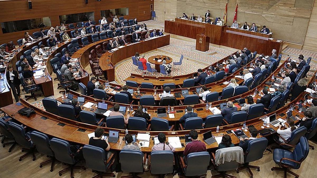 “No podemos tener dos meses y medio de vacaciones mientras las familias están sufriendo”, apuntan en la formación 