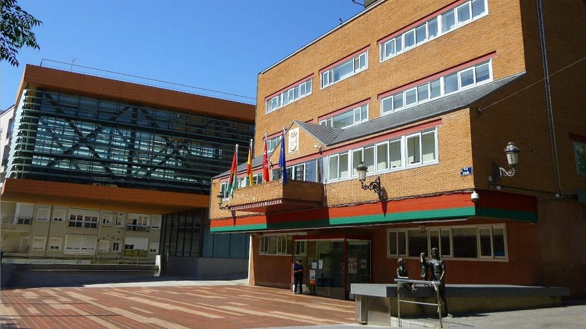 La formación llevará al Pleno de octubre una moción para revisar el estado del pavimento y el mobiliario urbano y reclama que las reparaciones se acometan con urgencia