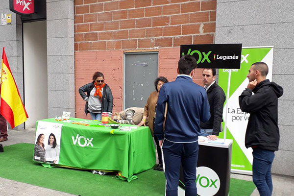 El partido se acoge a la sentencia del Supremo que prohibe la utilización de banderas “no oficiales” en edificios públicos