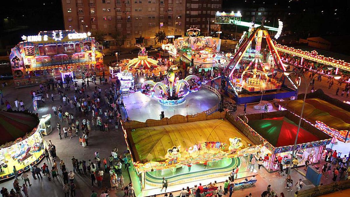 “Este año nuestras tradiciones, nuestros hosteleros y nuestros comercios nos necesitan fuera de la caseta y de la carpa”, Isabel Pérez