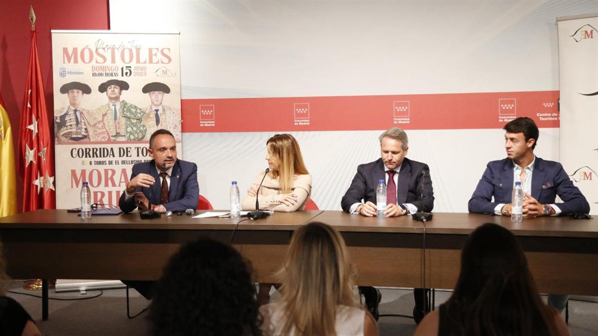 El diestro y los dos jóvenes espadas lidiarán seis astados de la ganadería de El Vellosino