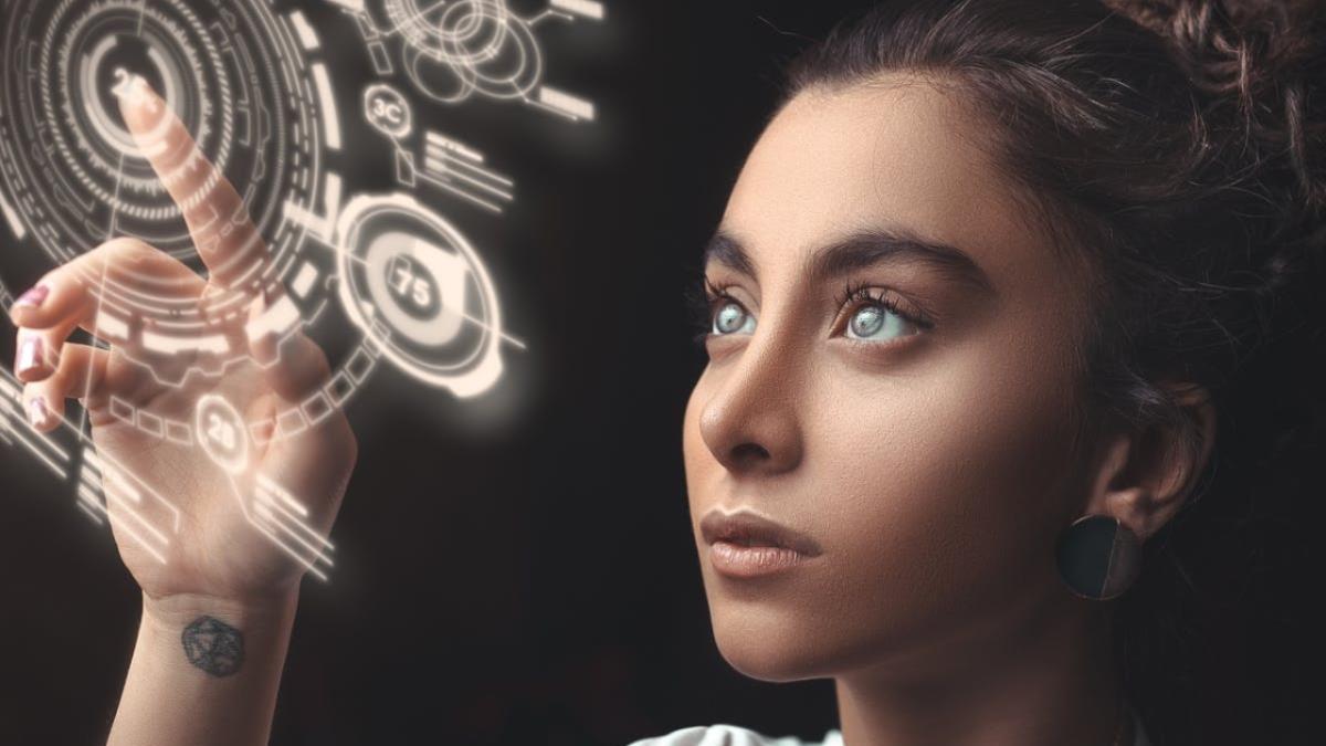 La Escuela ofrece un taller dirigido a alumnos entre 10 y 17 años con un coste de 200 euros donde se incluyen 25 horas de taller, visitas a laboratorios y centros de investigación seguro de accidente y certificado de superación. 