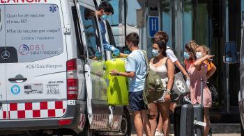 El Ministerio de Sanidad ha enviado un barco para recogerlos y traerlos a Valencia