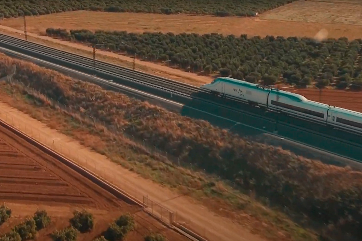 Renfe ya ofrece este servicio en todas las líneas de Alta Velocidad de España y estrena una aplicación con cientos de contenidos