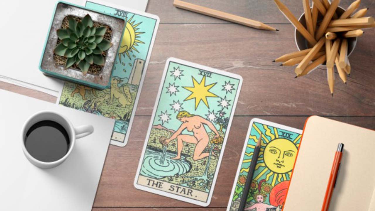 Se trata de una maestra del tarot especializada en la tirada de cartas del amor